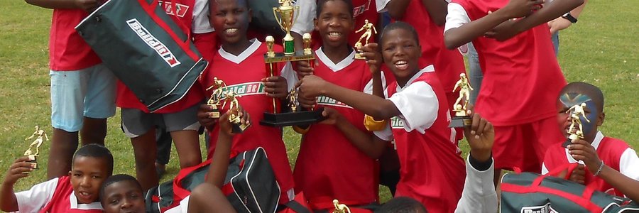 Baie geluk aan die Young Tigers van Stanford - Build It se o/13 Sokker toernooi wenners vanjaar. Hulle het eerste gekom uit 11 spanne en toon baie talent vir ons sokker toekoms.